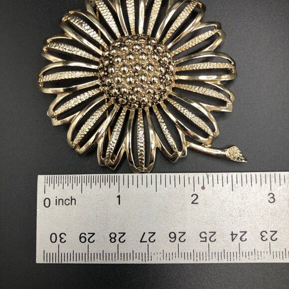 Vintage Sarah Coventry Sunflower Gold Tone Metal  Brooch Pin - Picture 4 of 6